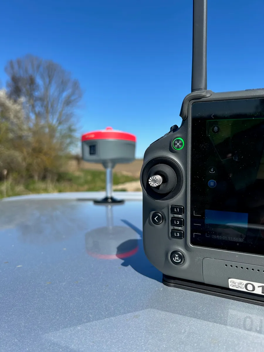 Kontroler BSP i odbiornik GNSS na stanowisku terenowym